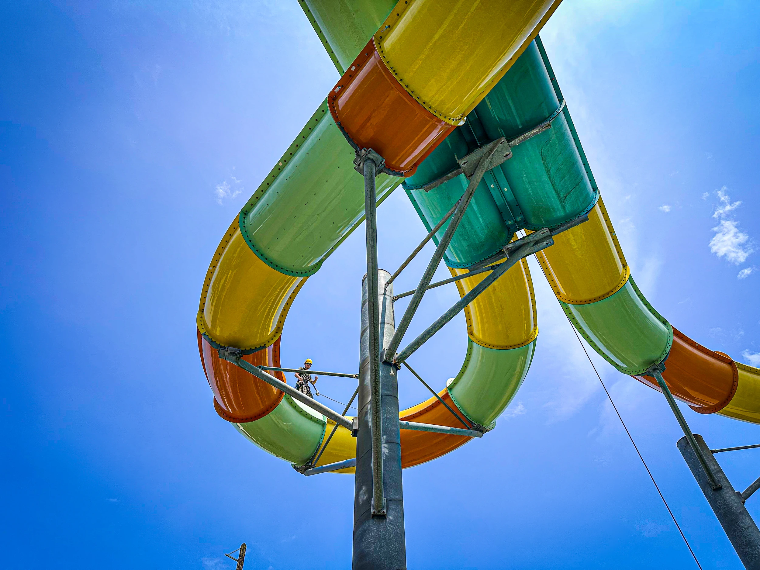 Nettoyage de toboggans aquatiques à Gujan-Mestras